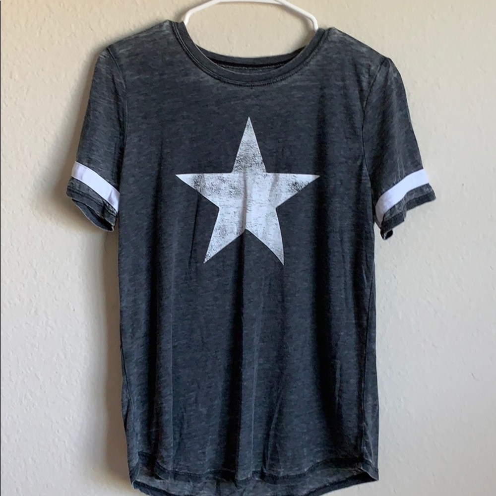 Cute and casual t-shirt, never worn before!